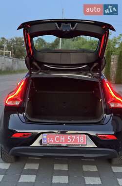 Хэтчбек Volvo V40 2014 в 
