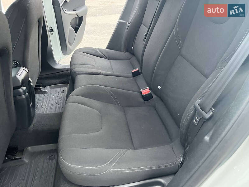 Хэтчбек Volvo V40 2013 в Киеве фото 10 Хэтчбек Volvo V40 2013 в Киеве
