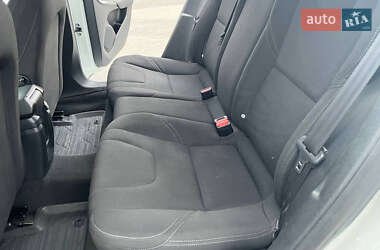Хэтчбек Volvo V40 2013 в 