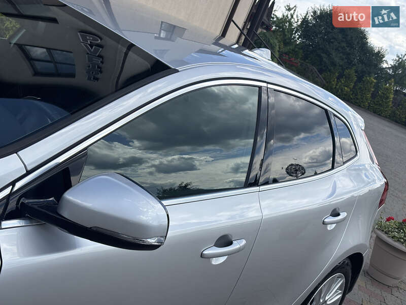 Хэтчбек Volvo V40 2014 в Стрые