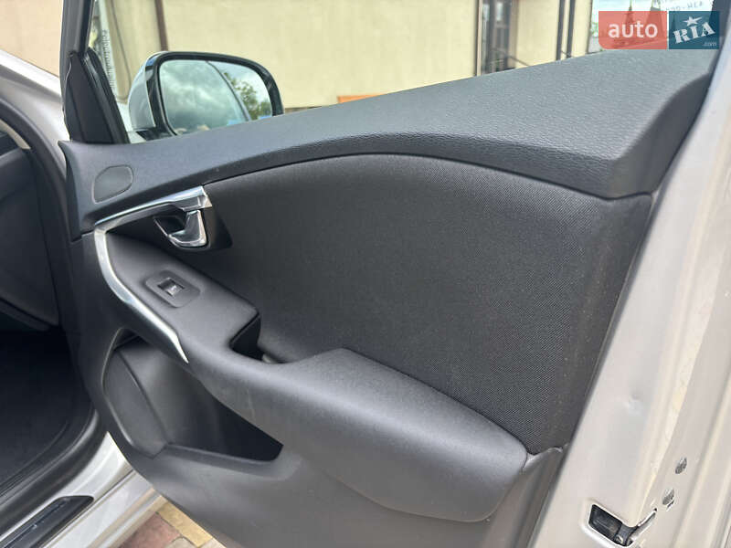 Хэтчбек Volvo V40 2014 в Стрые