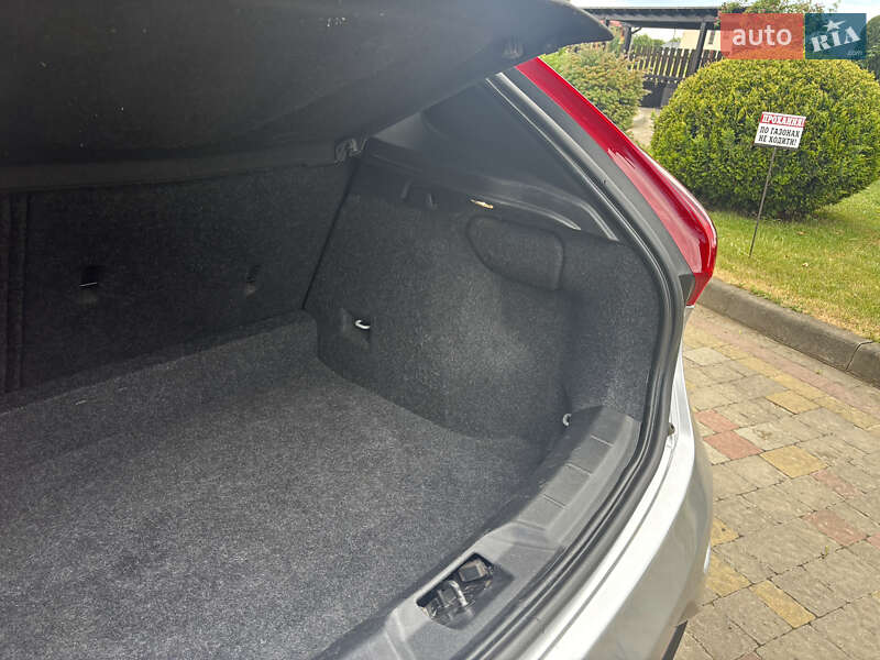 Хэтчбек Volvo V40 2014 в Стрые