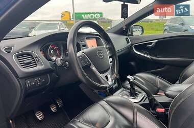 Хэтчбек Volvo V40 2017 в 