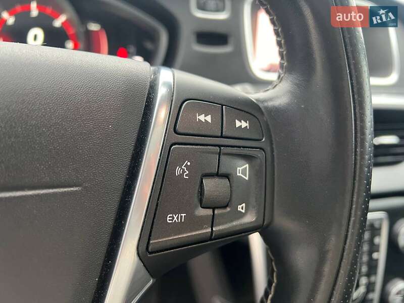 Хэтчбек Volvo V40 2017 в Львове фото 23 Хэтчбек Volvo V40 2017 в Львове