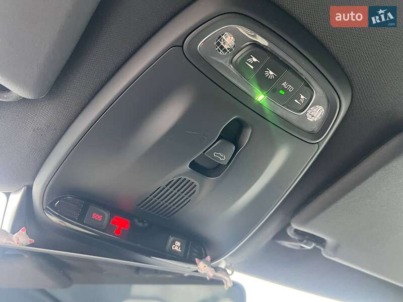 Хэтчбек Volvo V40 2017 в Львове фото 29 Хэтчбек Volvo V40 2017 в Львове