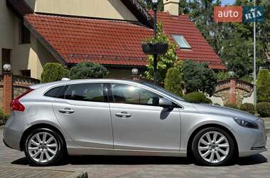 Хэтчбек Volvo V40 2013 в 