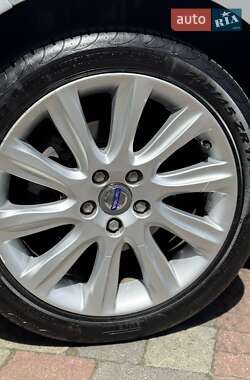 Хэтчбек Volvo V40 2013 в 