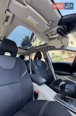 Хэтчбек Volvo V40 2013 в 