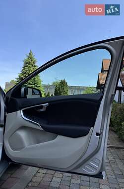 Хэтчбек Volvo V40 2013 в 