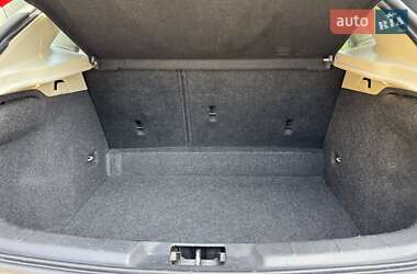 Хэтчбек Volvo V40 2013 в 