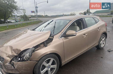 Хэтчбек Volvo V40 2015 в 