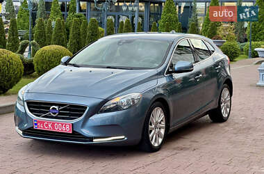 Хэтчбек Volvo V40 2013 в 