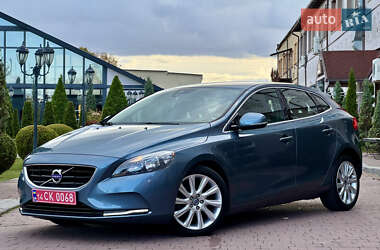 Хэтчбек Volvo V40 2013 в 