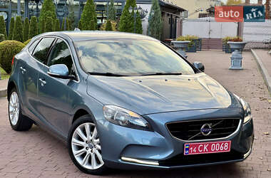 Хэтчбек Volvo V40 2013 в 