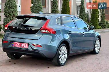Хэтчбек Volvo V40 2013 в 
