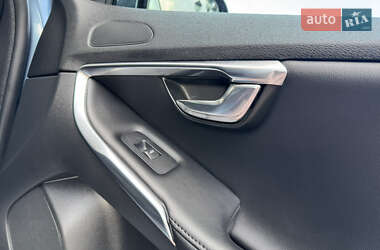 Хэтчбек Volvo V40 2013 в 