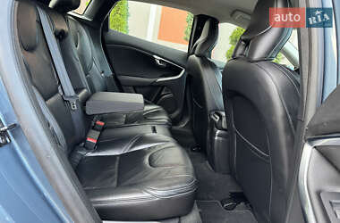 Хэтчбек Volvo V40 2013 в 