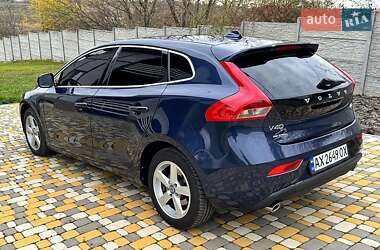 Хетчбек Volvo V40 2013 в 