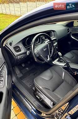 Хетчбек Volvo V40 2013 в 