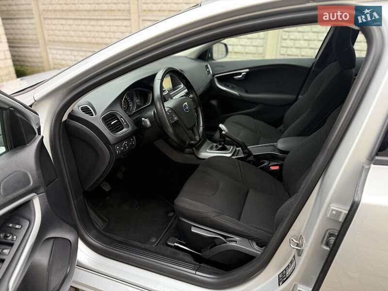 Хэтчбек Volvo V40 2014 в Луцке