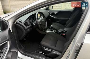 Хэтчбек Volvo V40 2014 в 
