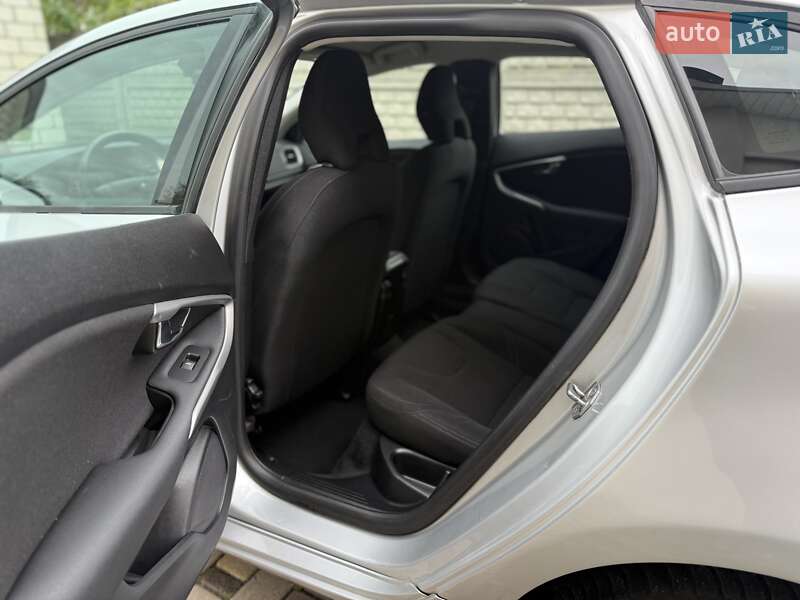 Хэтчбек Volvo V40 2014 в Луцке