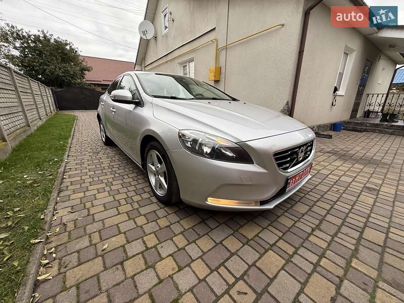 Хэтчбек Volvo V40 2014 в Луцке