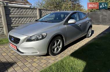 Хэтчбек Volvo V40 2014 в 