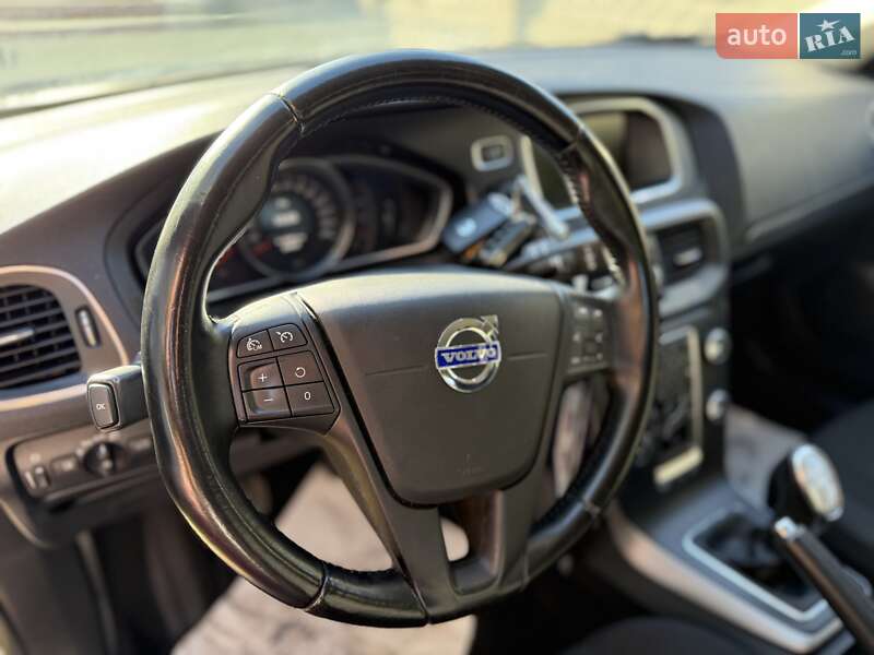 Хэтчбек Volvo V40 2014 в Луцке
