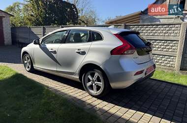 Хэтчбек Volvo V40 2014 в 