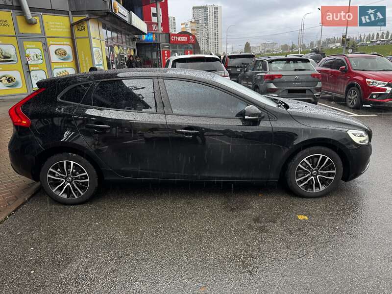 Хетчбек Volvo V40 2019 в Києві фото 4 Хетчбек Volvo V40 2019 в Києві
