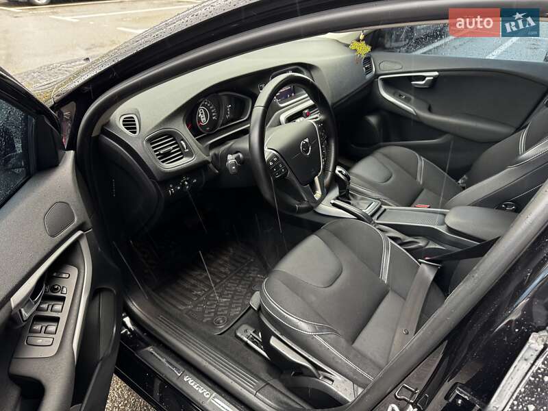 Хетчбек Volvo V40 2019 в Києві фото 9 Хетчбек Volvo V40 2019 в Києві