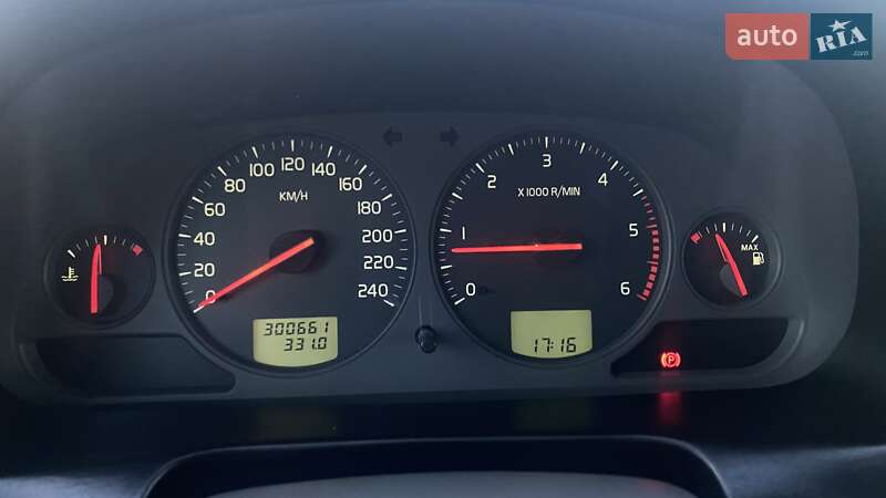 Універсал Volvo V40 2002 в Чернівцях фото 12 Універсал Volvo V40 2002 в Чернівцях