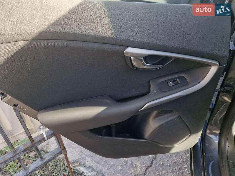 Хетчбек Volvo V40 2014 в Миколаєві