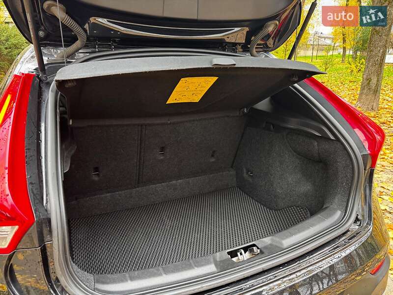 Хетчбек Volvo V40 2015 в Києві фото 27 Хетчбек Volvo V40 2015 в Києві