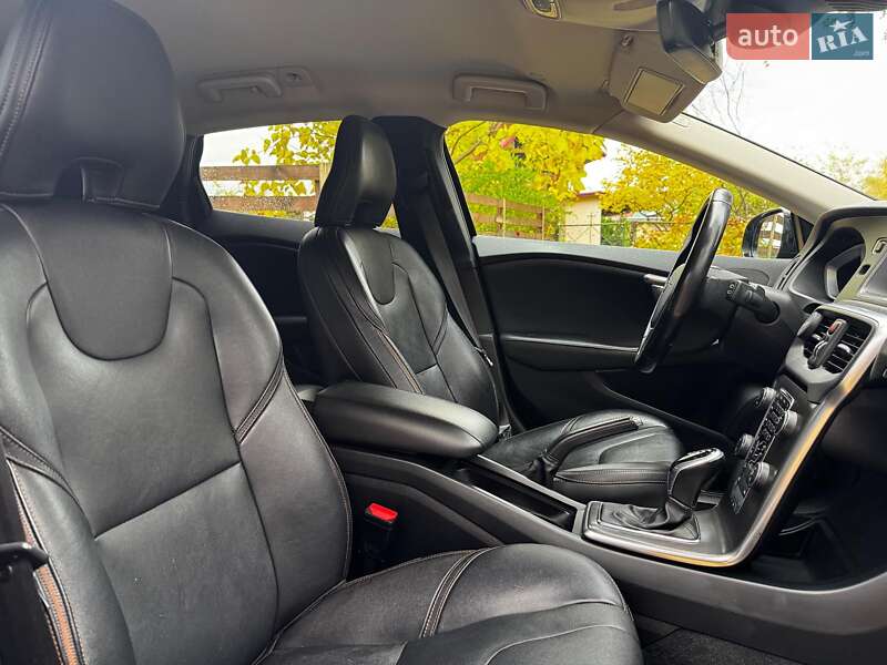 Хетчбек Volvo V40 2015 в Києві фото 31 Хетчбек Volvo V40 2015 в Києві