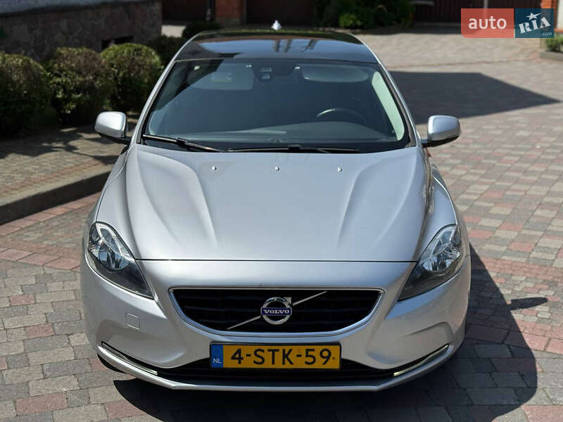 Хэтчбек Volvo V40 2013 в Львове
