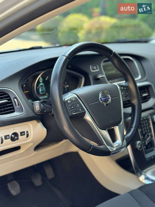 Хэтчбек Volvo V40 2013 в Львове