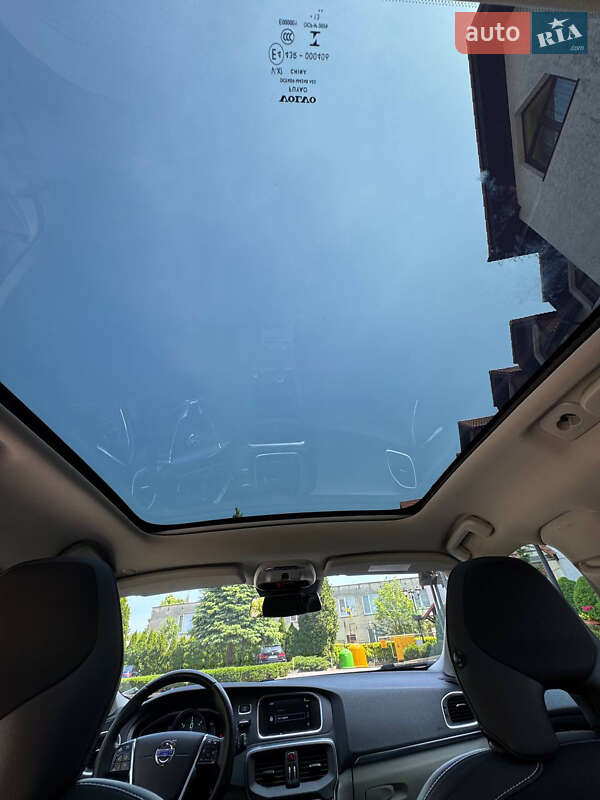 Хэтчбек Volvo V40 2013 в Львове