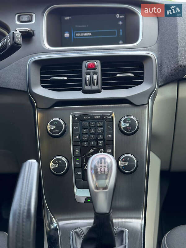 Хэтчбек Volvo V40 2013 в Львове