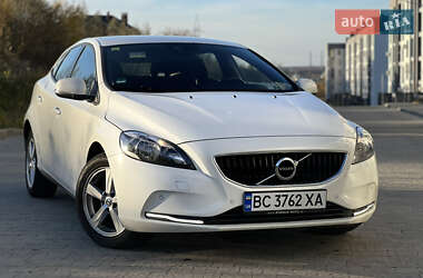 Хэтчбек Volvo V40 2017 в Новояворовске