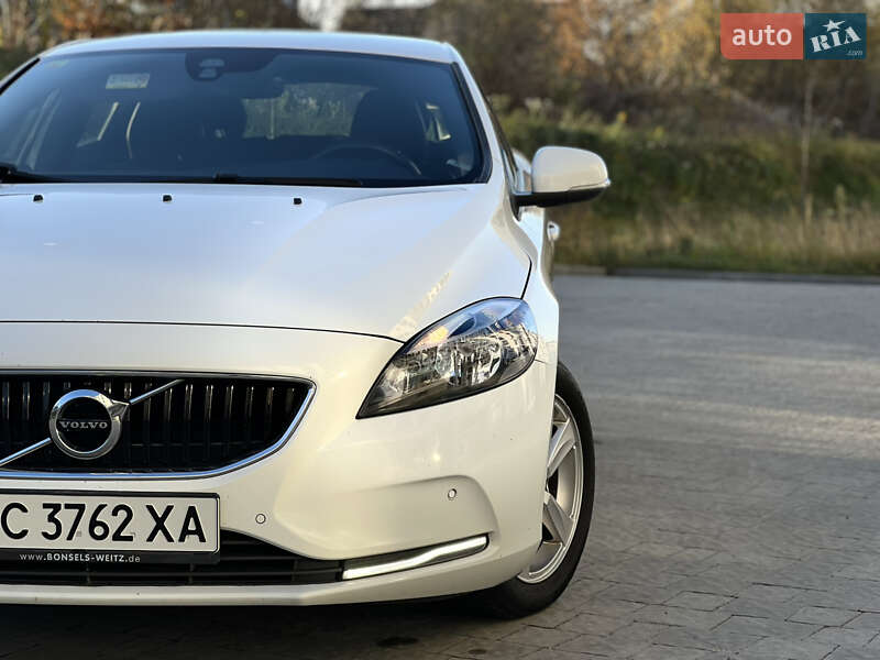 Хетчбек Volvo V40 2017 в Новояворівську фото 12 Хетчбек Volvo V40 2017 в Новояворівську
