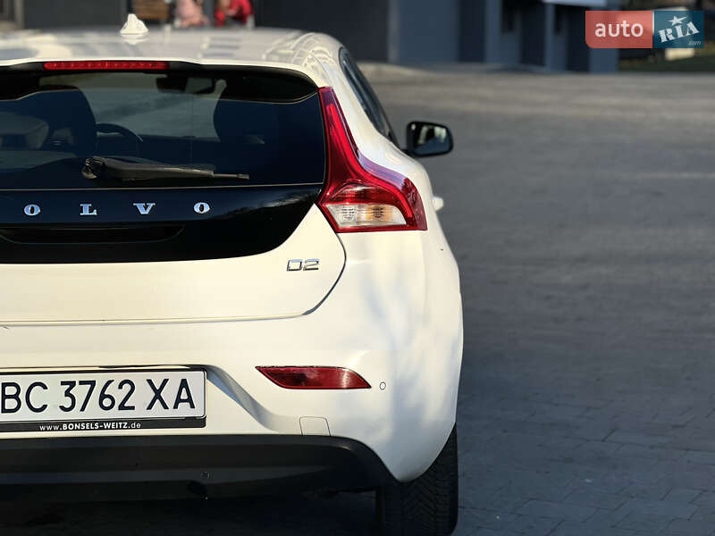 Хетчбек Volvo V40 2017 в Новояворівську фото 20 Хетчбек Volvo V40 2017 в Новояворівську