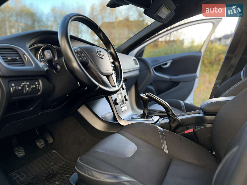 Хетчбек Volvo V40 2017 в Новояворівську фото 23 Хетчбек Volvo V40 2017 в Новояворівську