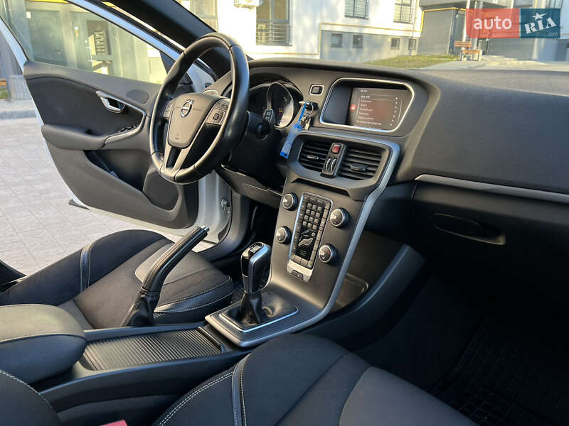 Хетчбек Volvo V40 2017 в Новояворівську фото 29 Хетчбек Volvo V40 2017 в Новояворівську