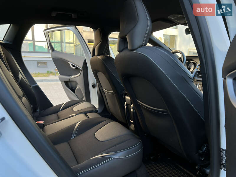 Хетчбек Volvo V40 2017 в Новояворівську фото 33 Хетчбек Volvo V40 2017 в Новояворівську