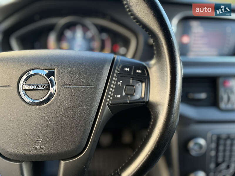 Хетчбек Volvo V40 2017 в Новояворівську фото 42 Хетчбек Volvo V40 2017 в Новояворівську