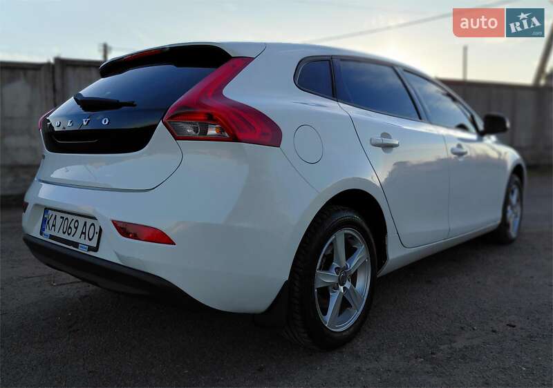 Хэтчбек Volvo V40 2013 в Бердичеве
