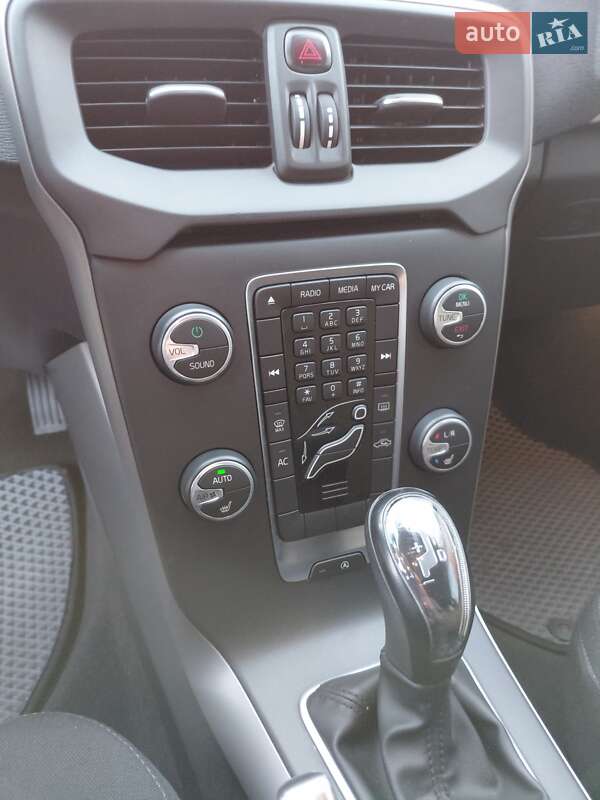 Хэтчбек Volvo V40 2013 в Бердичеве