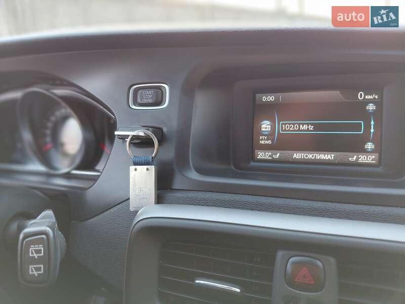 Хэтчбек Volvo V40 2013 в Бердичеве